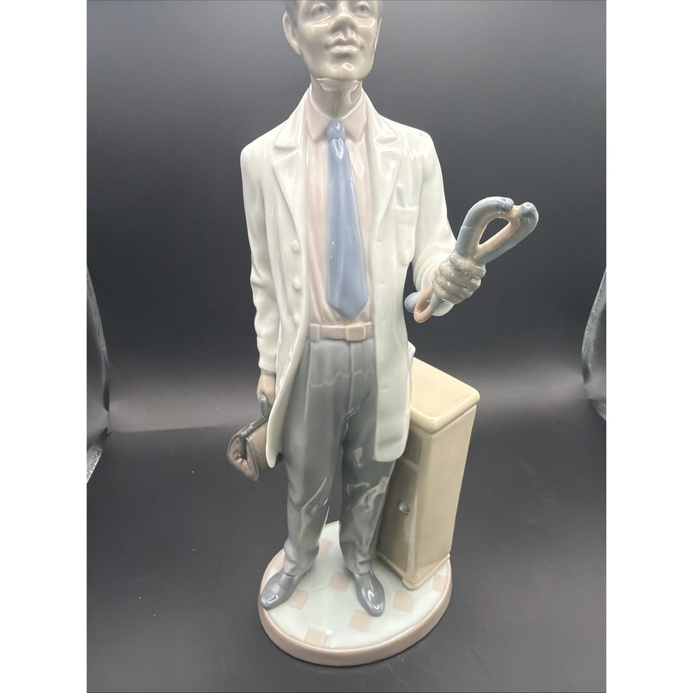 Lladró #5947 General Practitioner Black Legacy Doctor Figurine Box REPAIRED